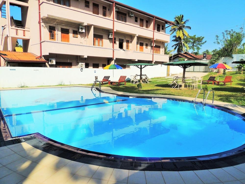 Airport Green View Resort Andiambalama Exteriér fotografie